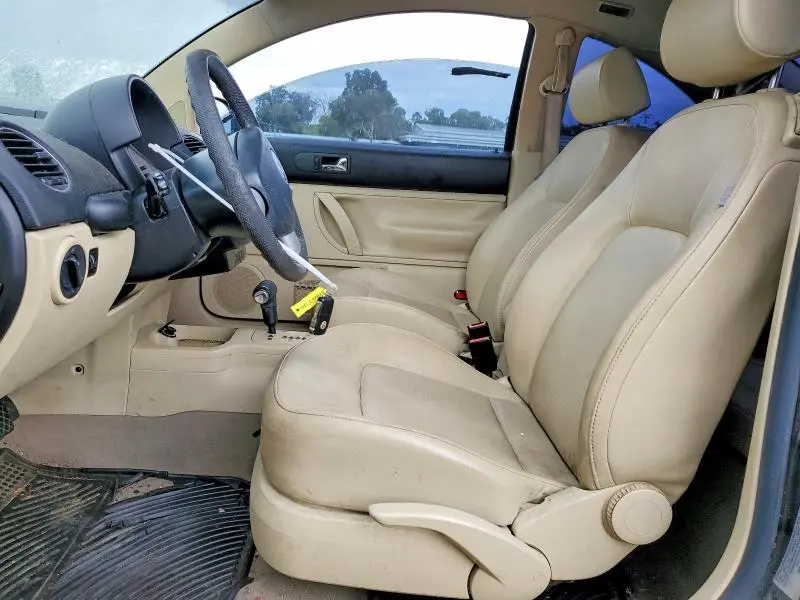 2010 VOLKSWAGEN NEW BEETLE   