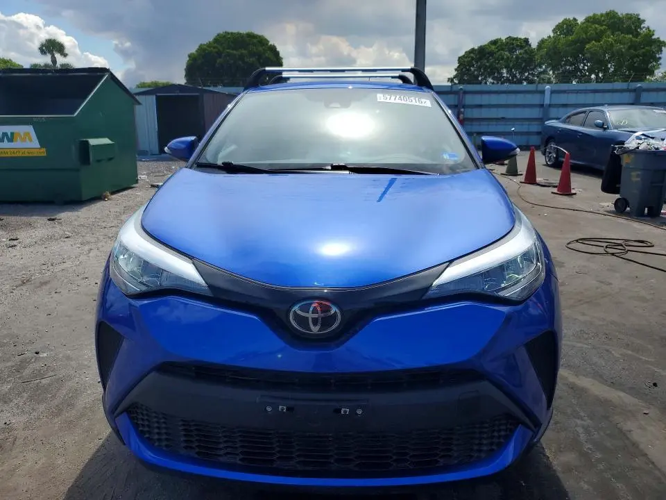 2022 TOYOTA C-HR XLE  