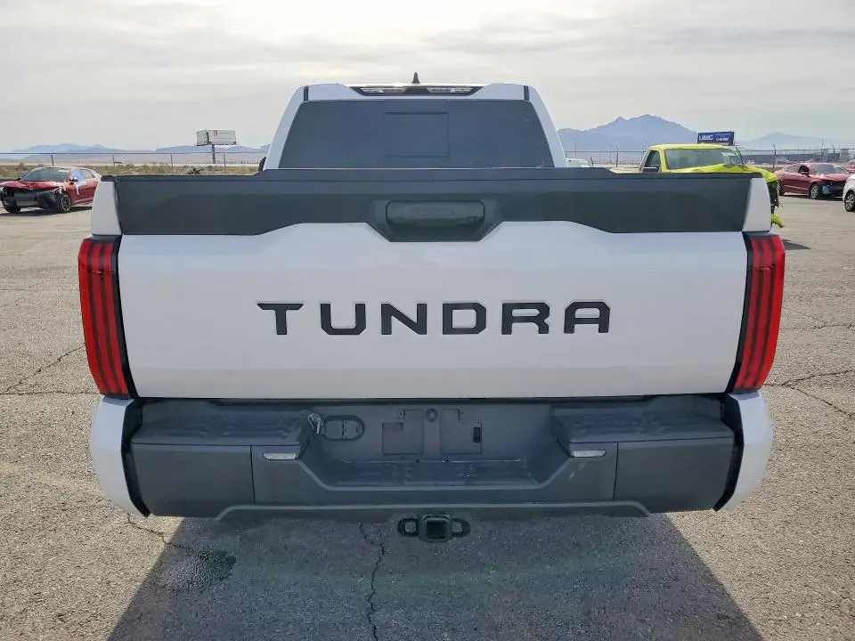 2026 TOYOTA TUNDRA SR  