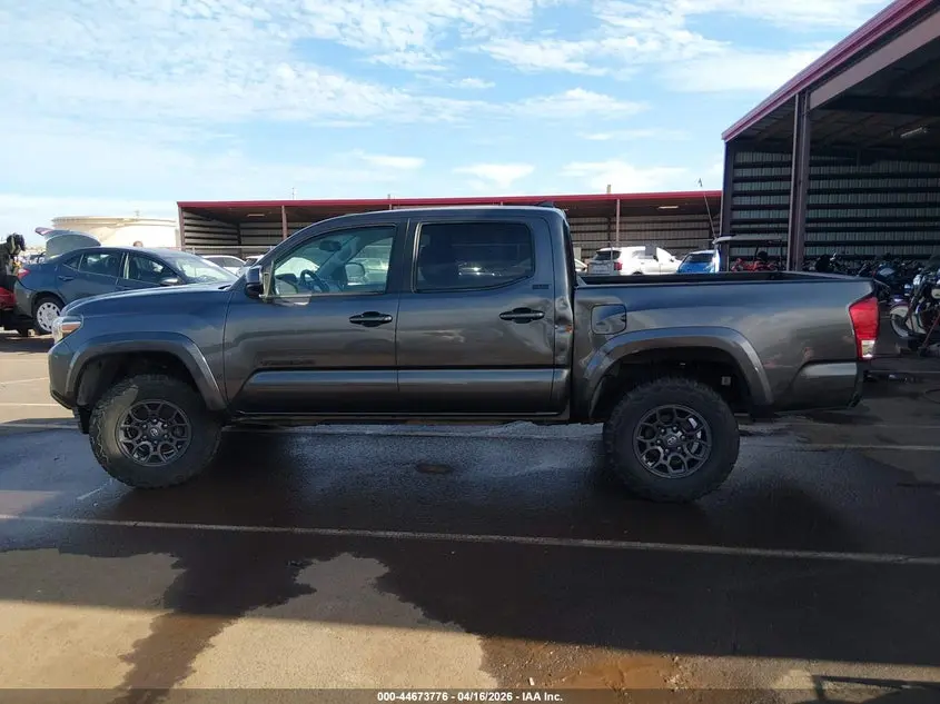 2017 TOYOTA TACOMA SR5 V6