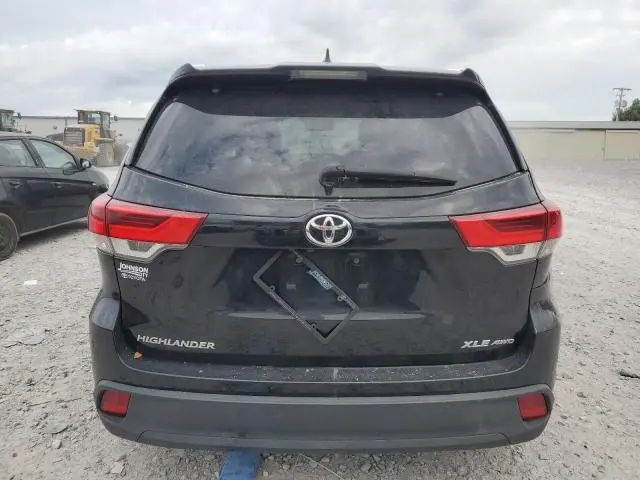 2019 TOYOTA HIGHLANDER SE  