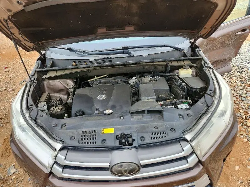 2018 TOYOTA HIGHLANDER LE  