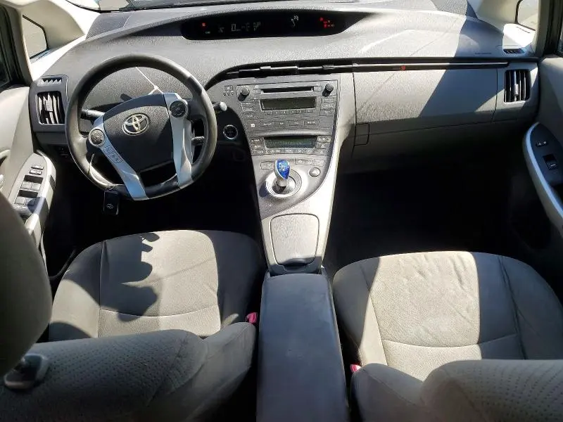 2010 TOYOTA PRIUS III  