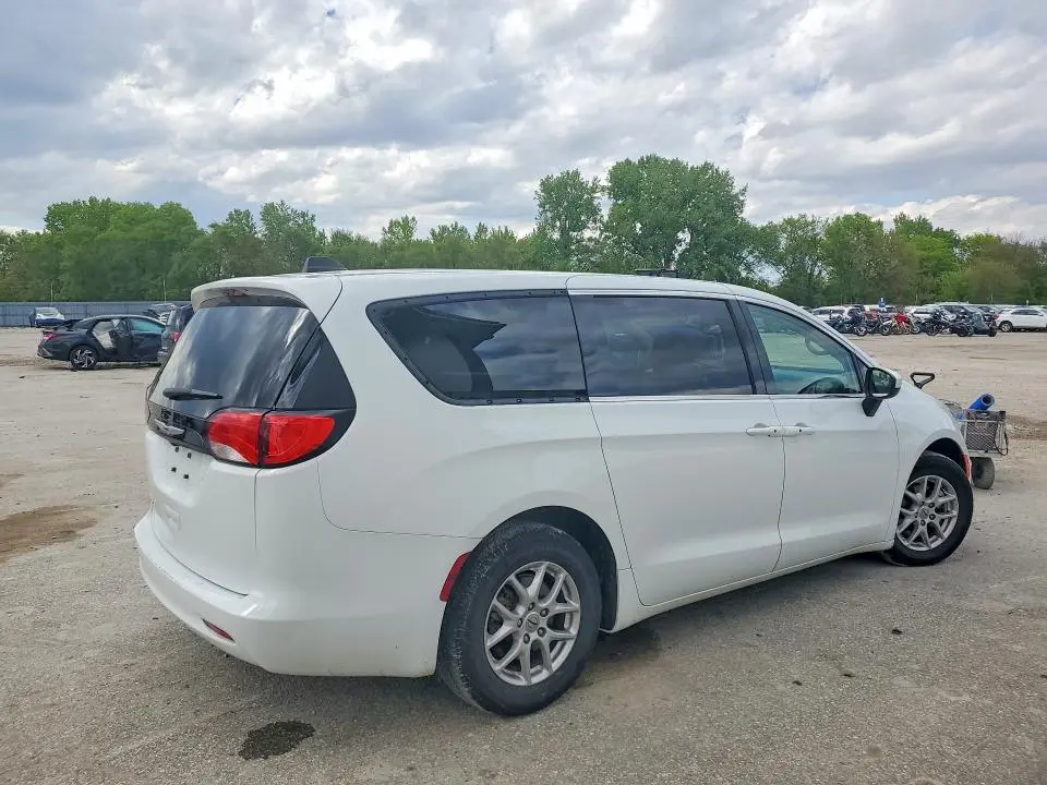 2023 CHRYSLER VOYAGER LX  