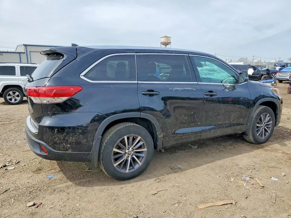 2017 TOYOTA HIGHLANDER XLE  