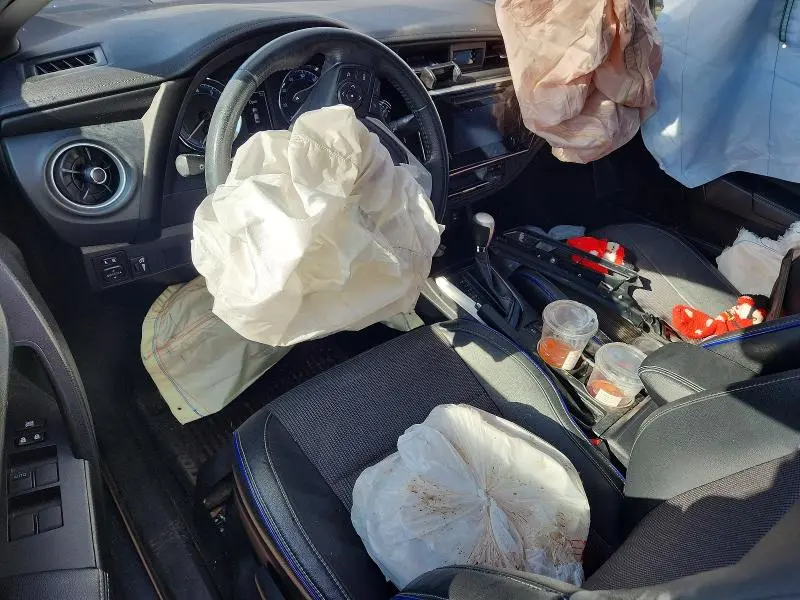 2019 TOYOTA COROLLA SE  