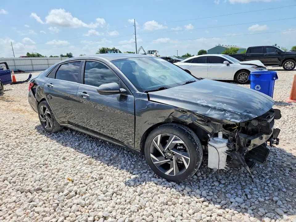 2024 HYUNDAI ELANTRA SEL  