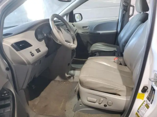 2011 TOYOTA SIENNA LE  