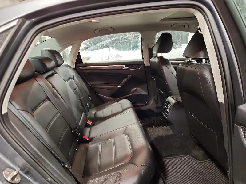 2016 VOLKSWAGEN PASSAT SE  