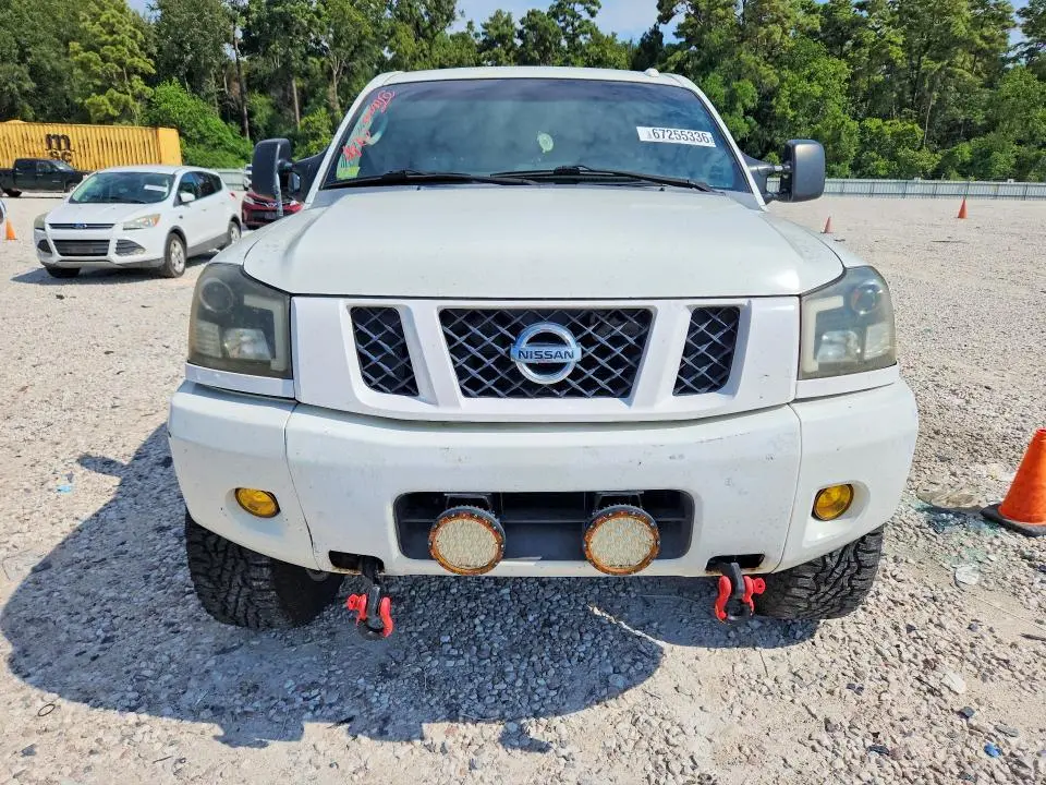 2011 NISSAN TITAN SV  