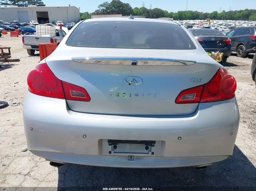 2013 INFINITI G37 JOURNEY