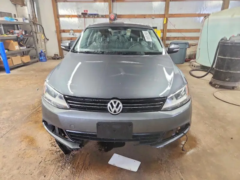 2013 VOLKSWAGEN JETTA SE  