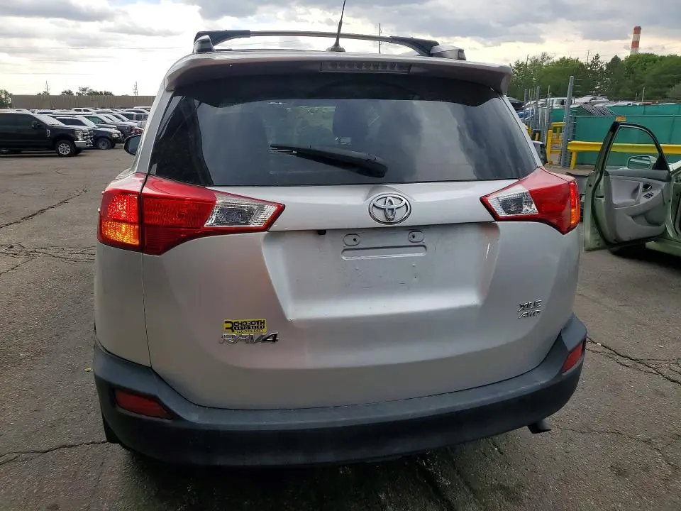 2015 TOYOTA RAV4 XLE  