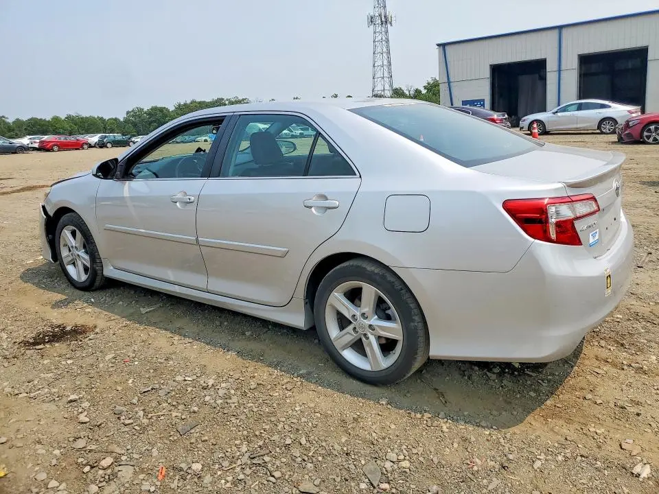 2014 TOYOTA CAMRY SE  