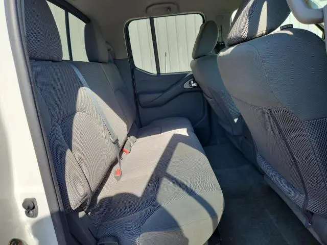 2015 NISSAN FRONTIER SV  