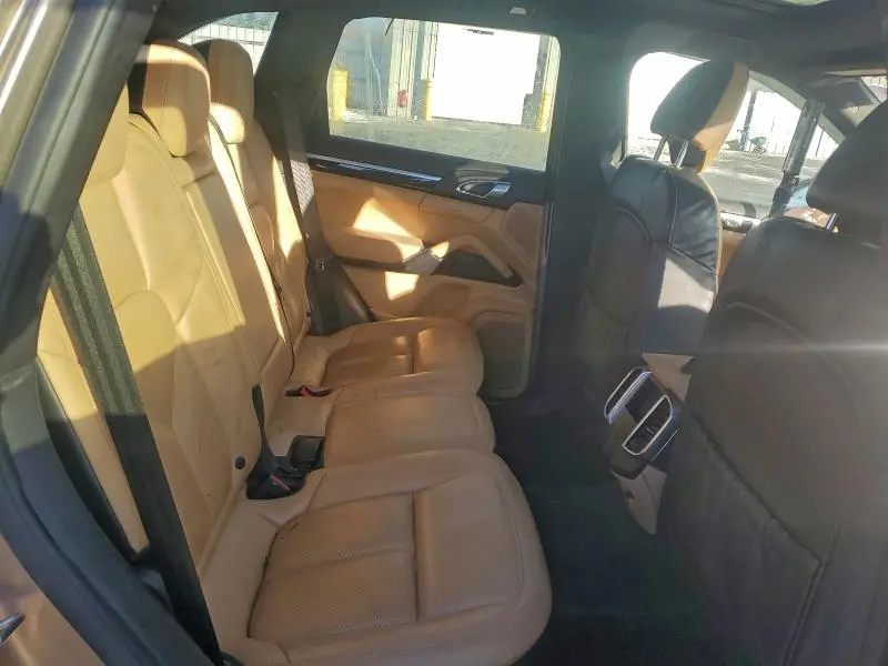 2016 PORSCHE CAYENNE   