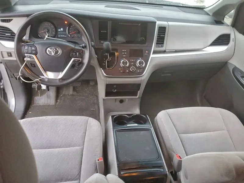 2015 TOYOTA SIENNA LE  