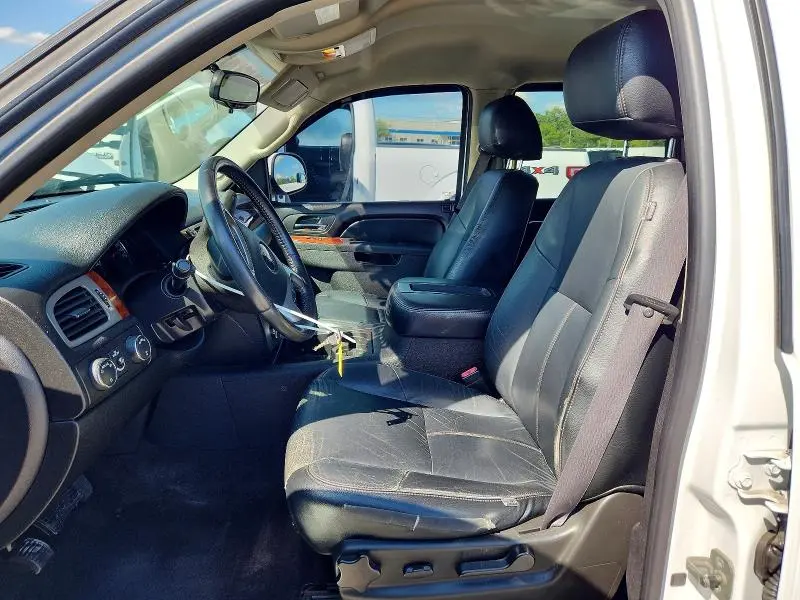 2011 GMC YUKON SLE  