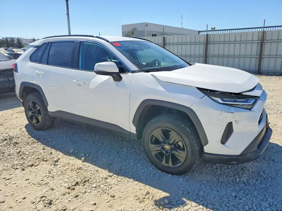 2022 TOYOTA RAV4 XLE  