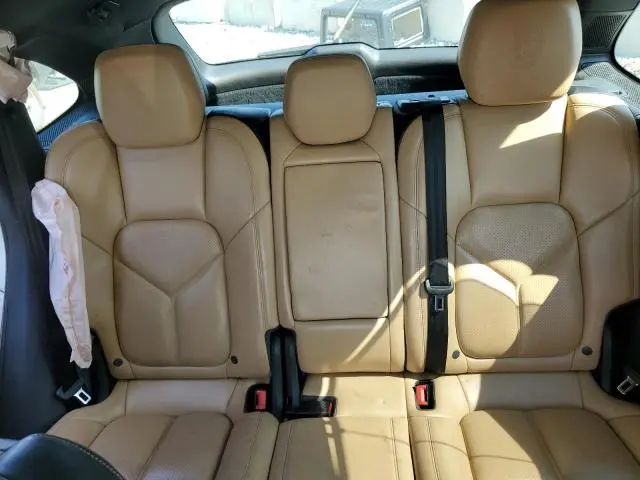 2018 PORSCHE CAYENNE   