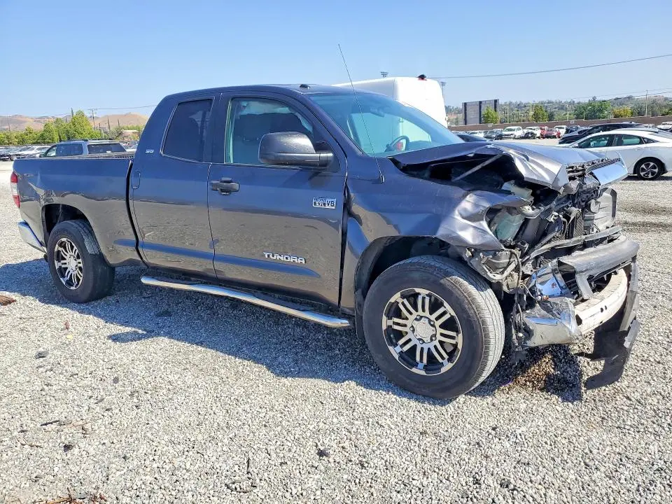2017 TOYOTA TUNDRA SR5  