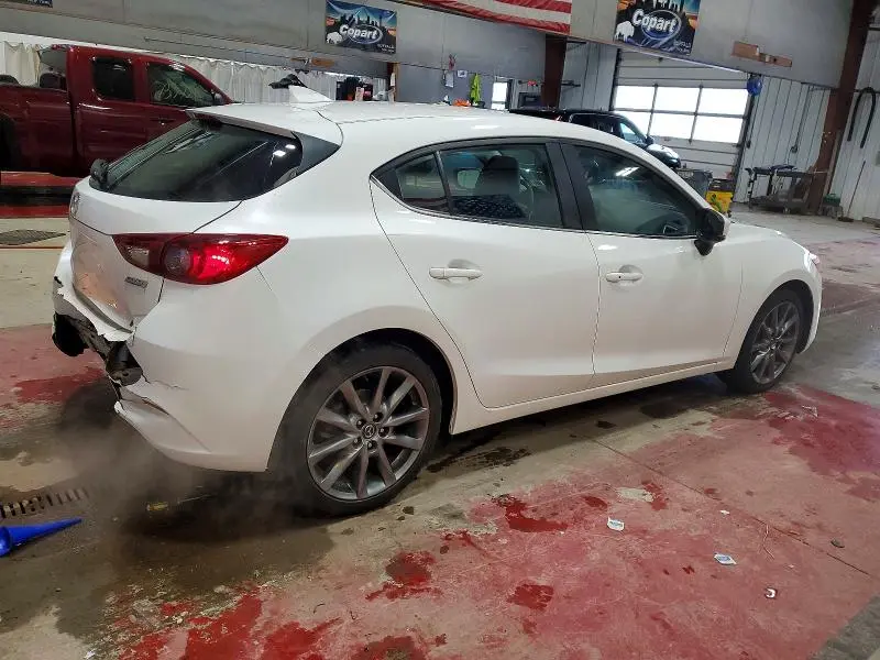 2018 MAZDA 3 TOURING  