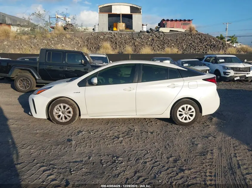 2021 TOYOTA PRIUS LE