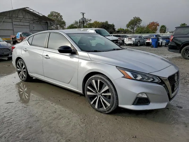 2022 NISSAN ALTIMA SR  