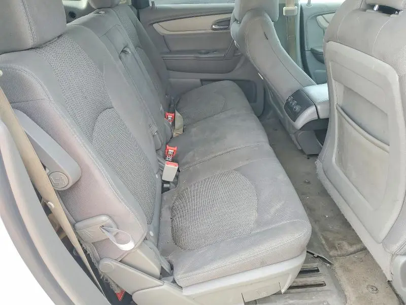 2016 CHEVROLET TRAVERSE LS  