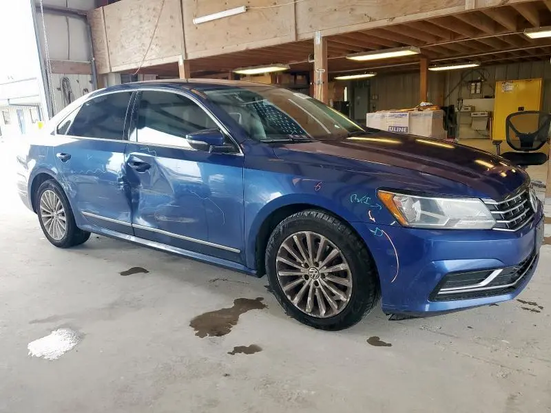2016 VOLKSWAGEN PASSAT SE  