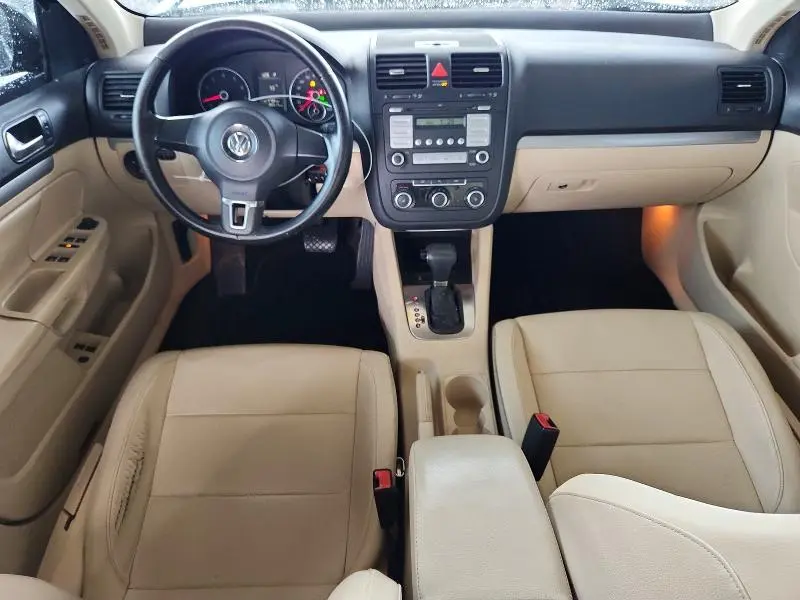 2010 VOLKSWAGEN JETTA SE  