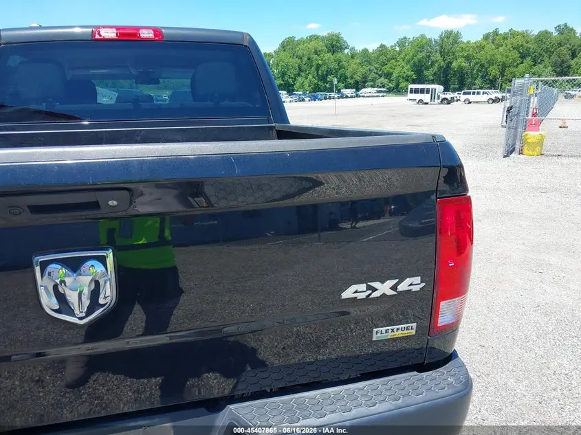 2017 RAM 1500 TRADESMAN  4X4 5'7 BOX