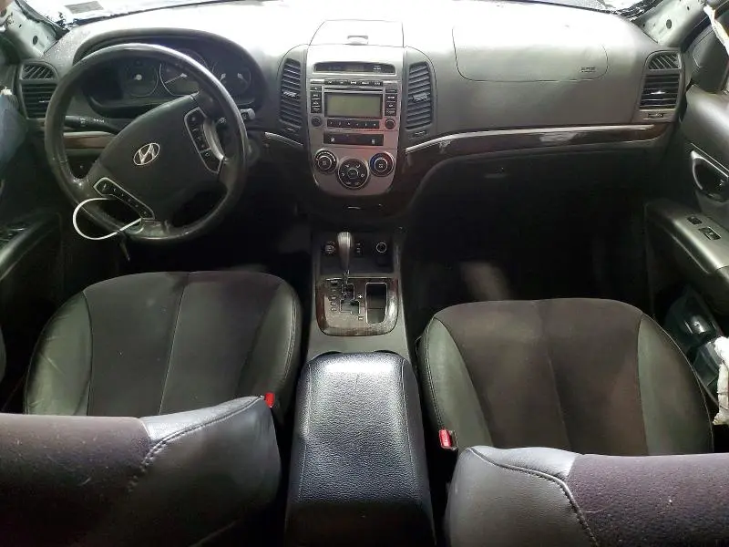 2011 HYUNDAI SANTA FE SE  