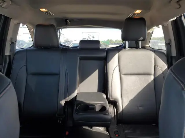 2019 TOYOTA HIGHLANDER SE  