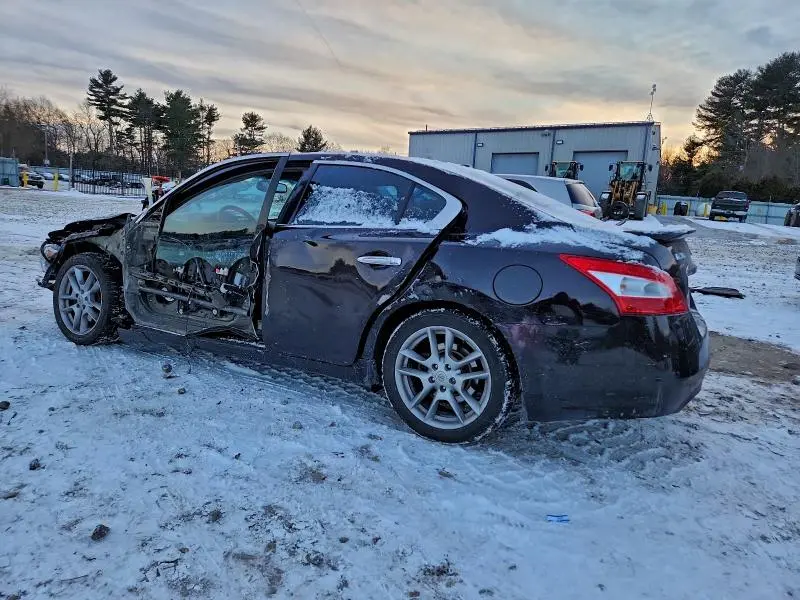 2010 NISSAN MAXIMA S  