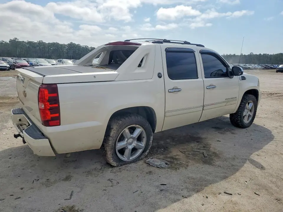 2013 CHEVROLET AVALANCHE LTZ  
