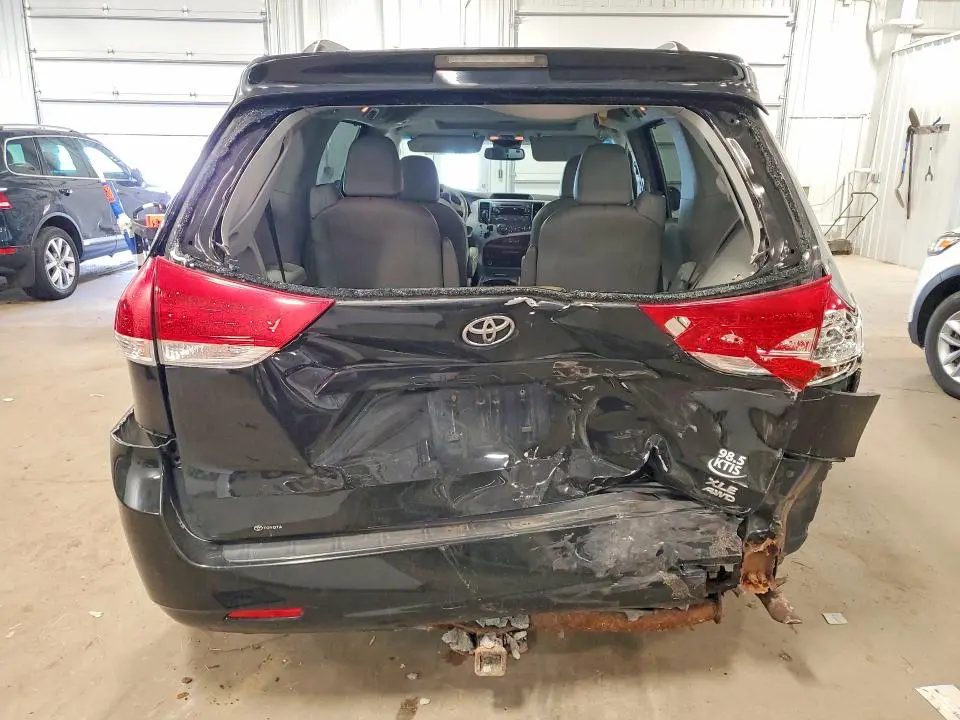 2012 TOYOTA SIENNA XLE  