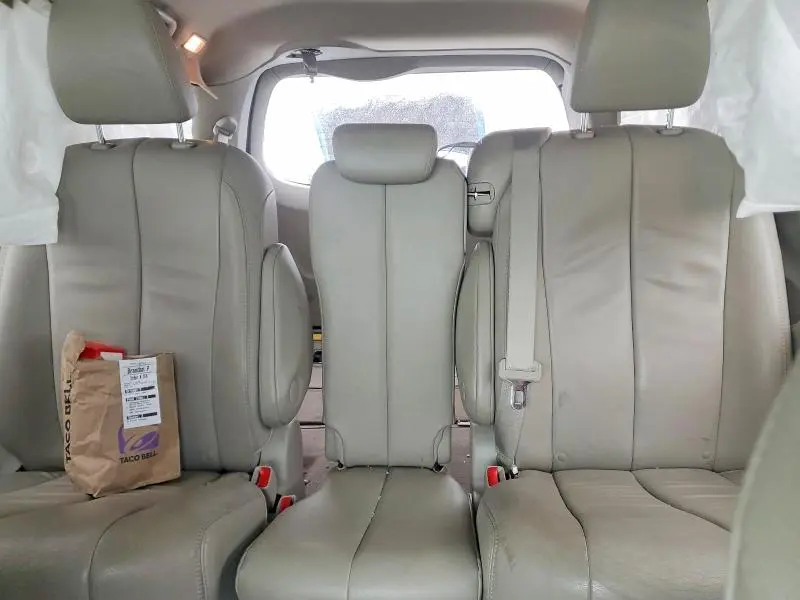 2013 TOYOTA SIENNA XLE  