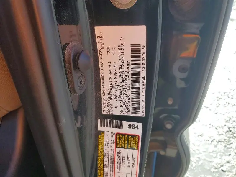 2020 TOYOTA TACOMA SR5 V6  