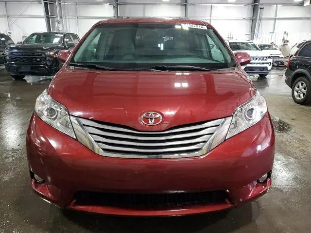 2017 TOYOTA SIENNA XLE  