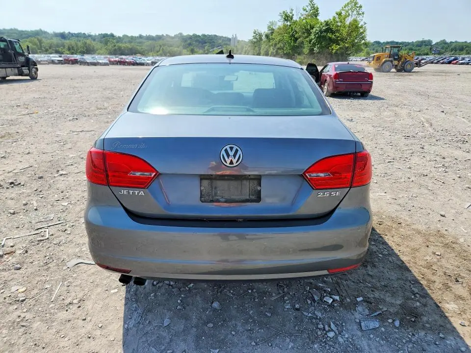 2013 VOLKSWAGEN JETTA SE  