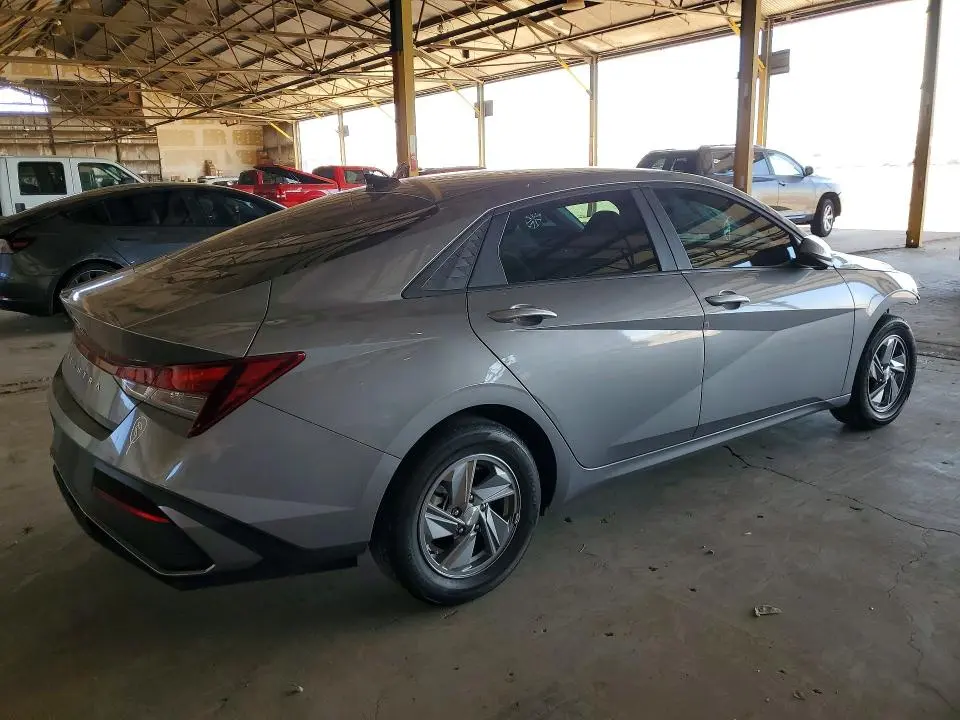2024 HYUNDAI ELANTRA SE  