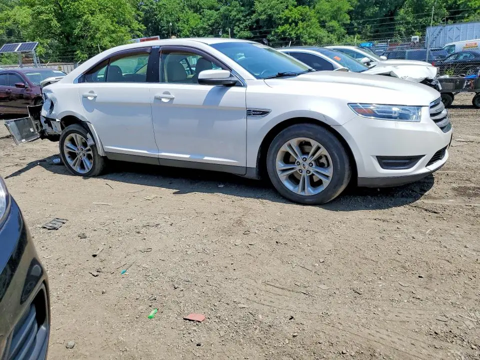 2019 FORD TAURUS SEL  