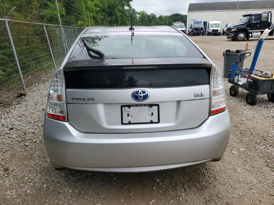 2010 TOYOTA PRIUS III  