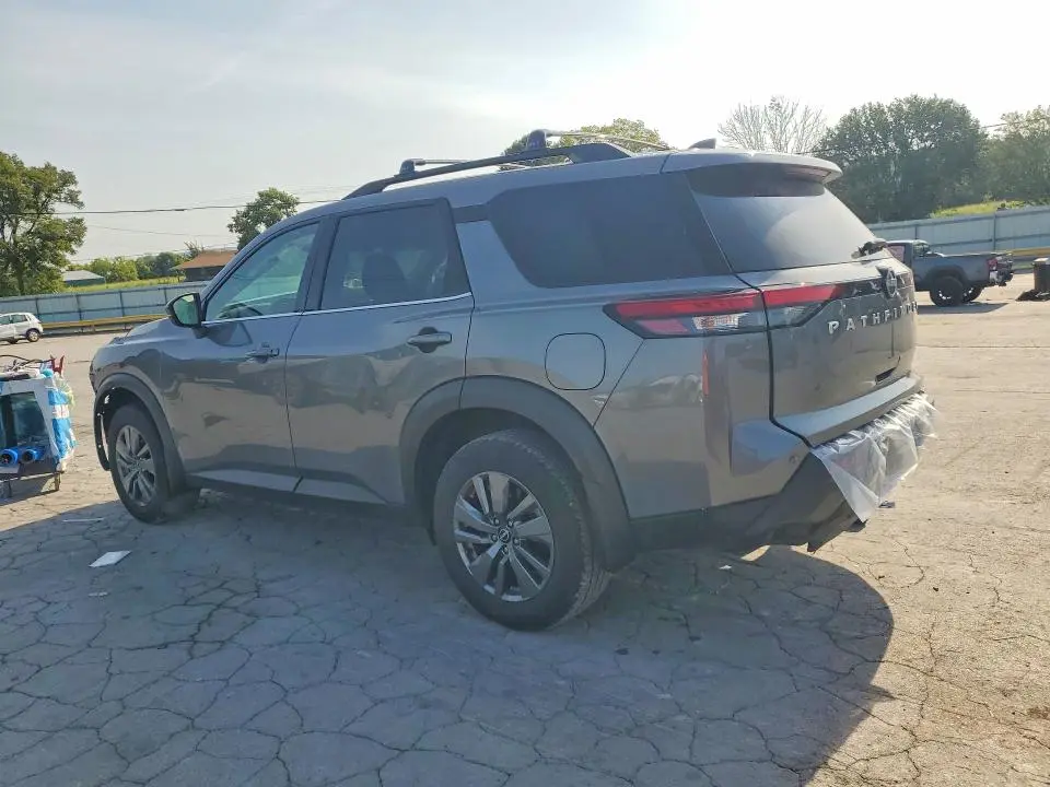 2025 NISSAN PATHFINDER SV  