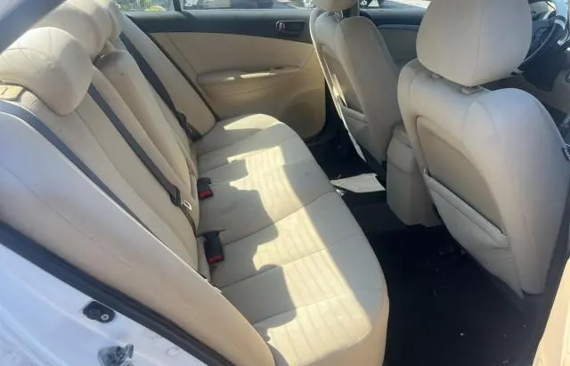 2010 HYUNDAI SONATA GLS  