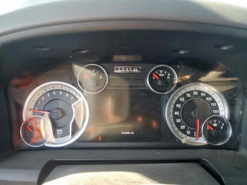 2016 RAM 1500 SLT  
