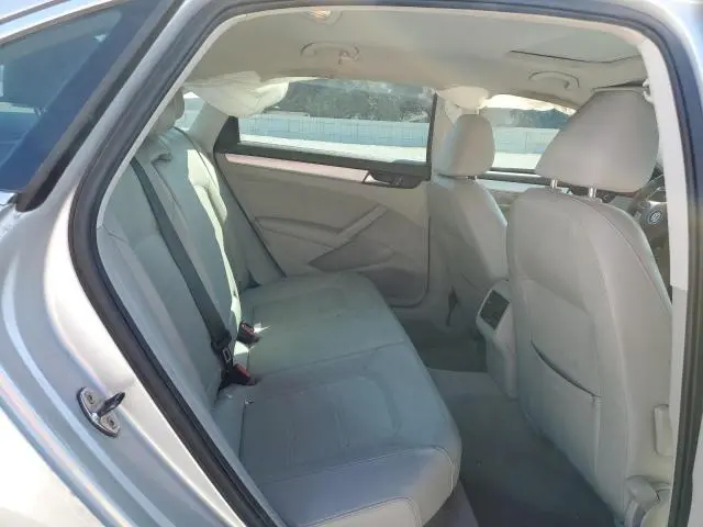 2013 VOLKSWAGEN PASSAT SE  