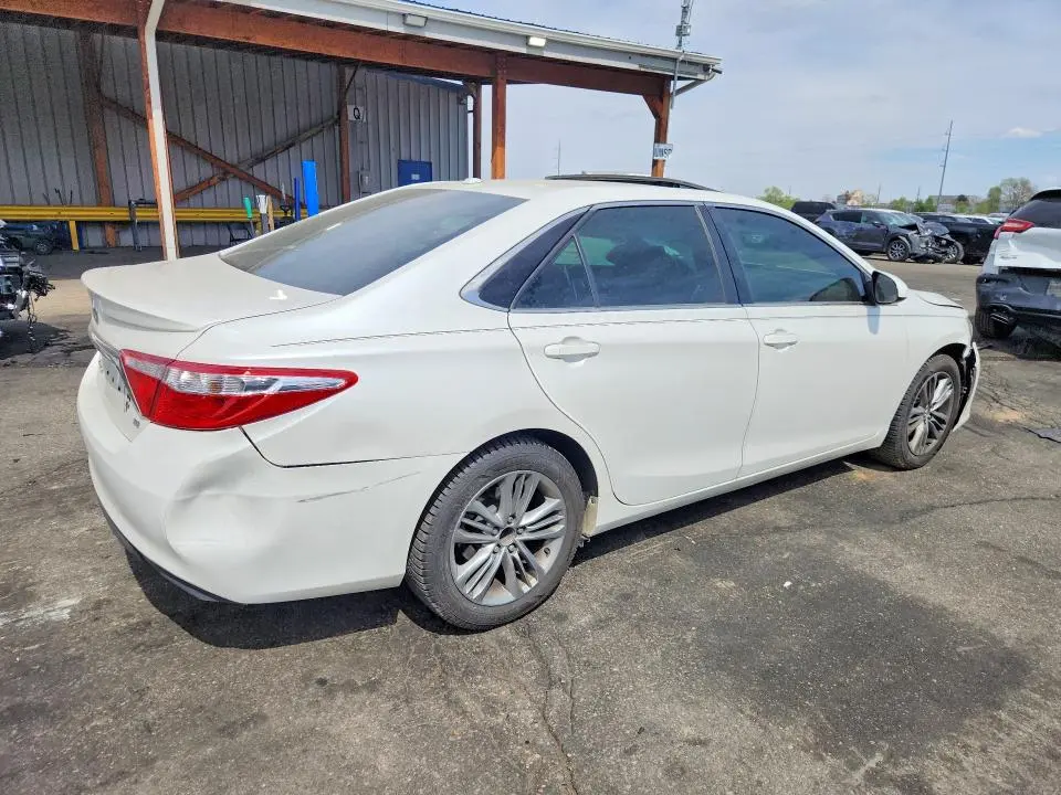 2015 TOYOTA CAMRY SE  