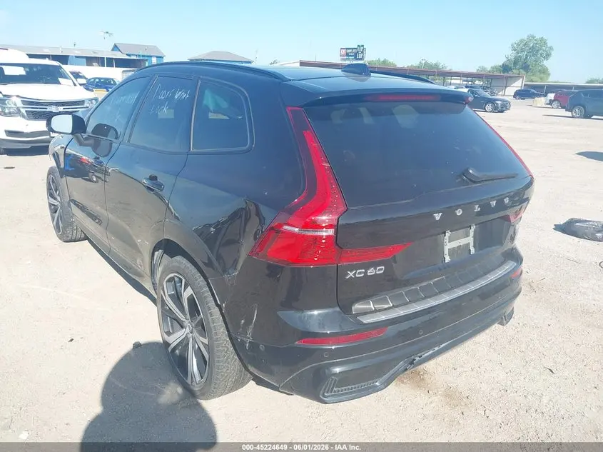 2022 VOLVO XC60 B5 R-DESIGN